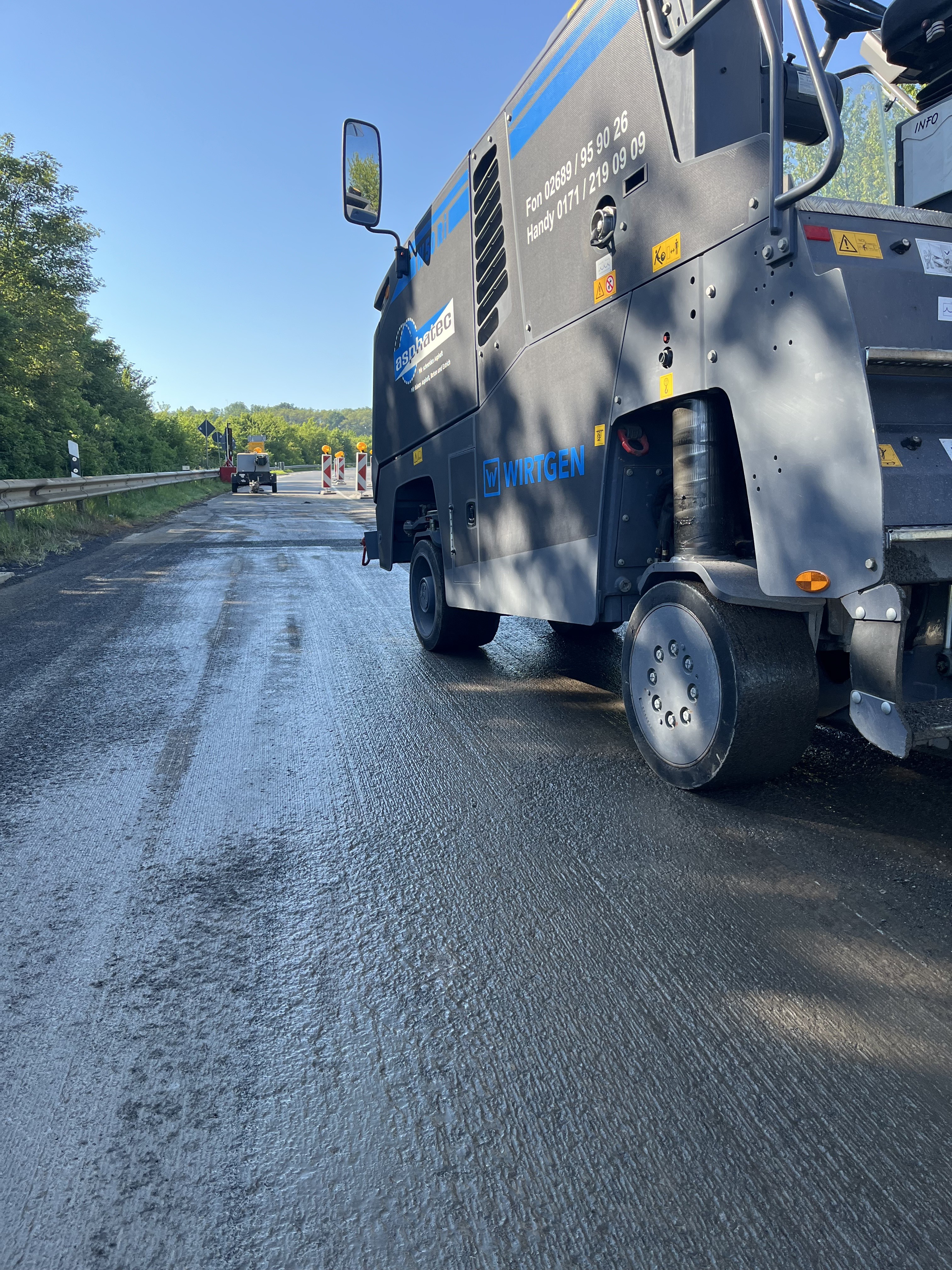 Feinfräsen Fahrbahn W50 RI Asphatec Straßenbau